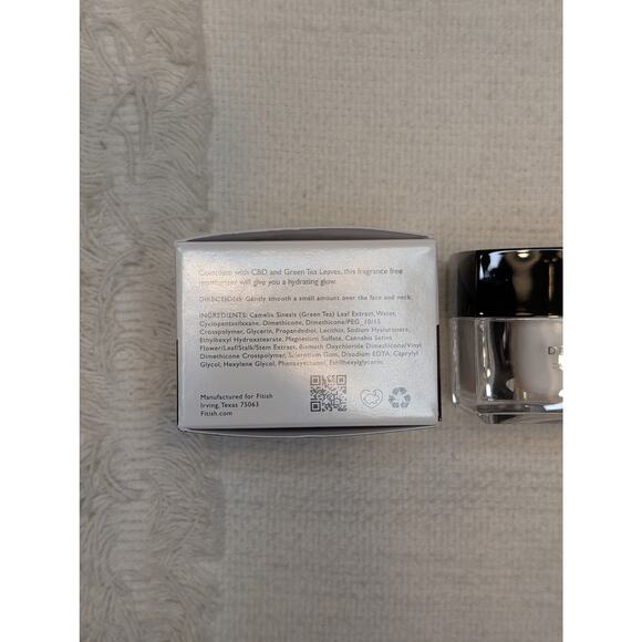 FITISH Dewing It Moisturizer and Makeup Bag - Picture 8 of 8